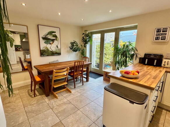 4 bed Semi-Detached for sale Image 7
