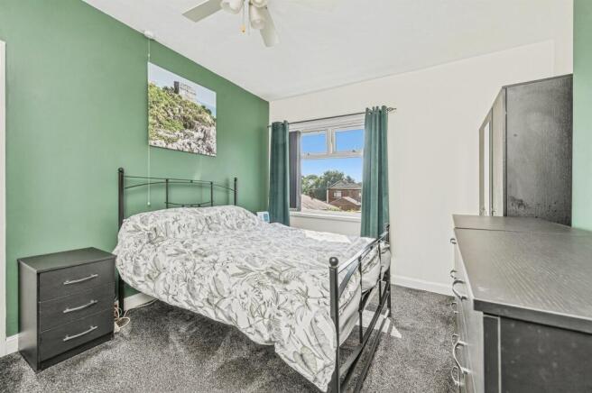3 bed Semi-Detached for sale Image 6