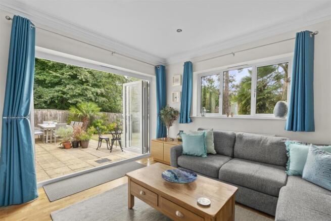 28 De Havilland Drive, HP15 7FP-17.jpg