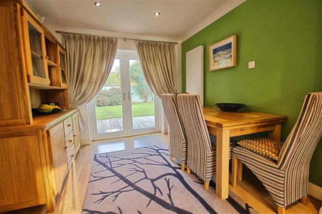 KITCHEN /DINING ROOM