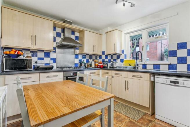 Arnott Close, W4 - FOR SALE