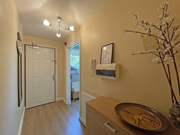 Endeavour court 70 entrance hall for inside.jpg