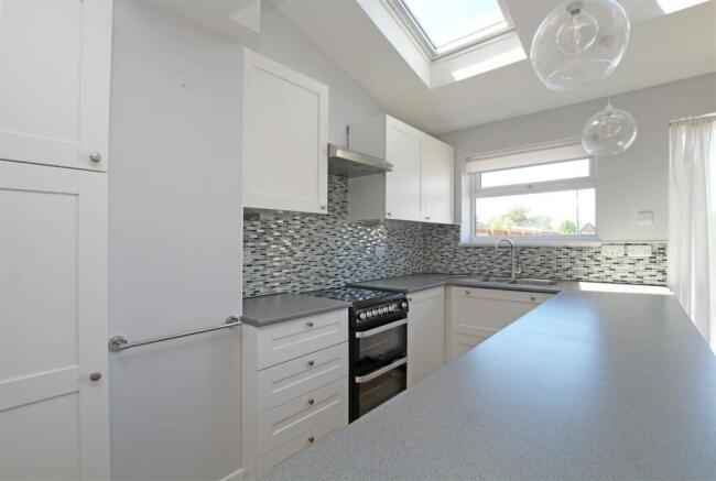 10OA - Kitchen 3.jpg