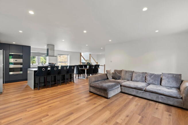 4 bed Detached for sale Image 12