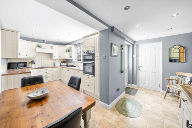 4 bed Detached for sale Image 8