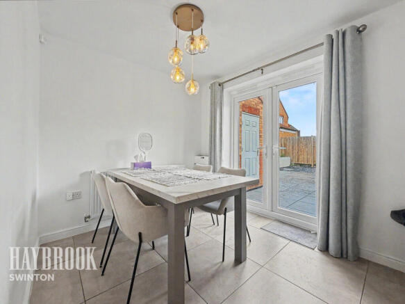 4 bed Detached for sale Image 9