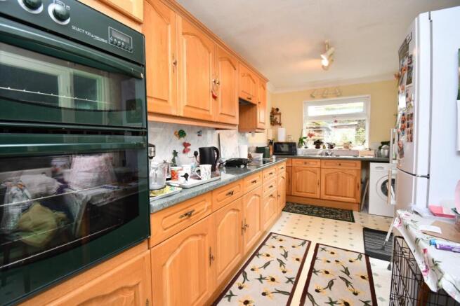 5 bed Detached for sale Image 4