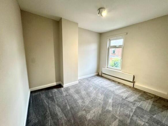 2 bed Terraced to rent Image 6