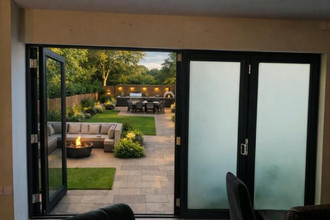 5 bed Detached for sale Image 12