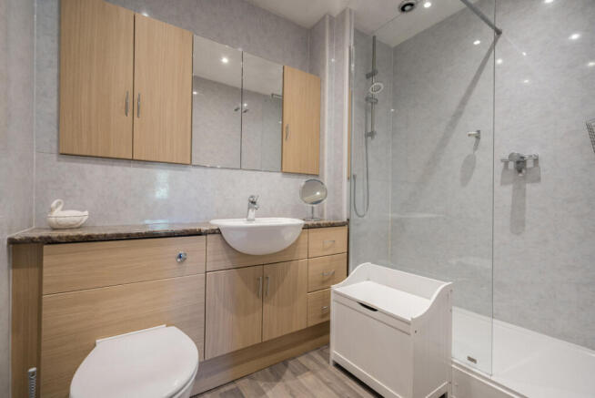 1335966-9-6895dde...