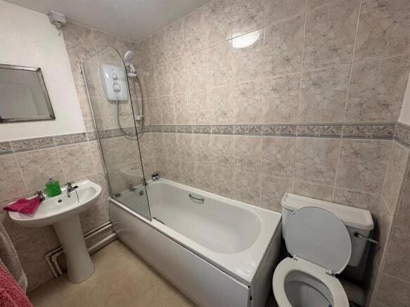 2 bed Flat for sale Image 7