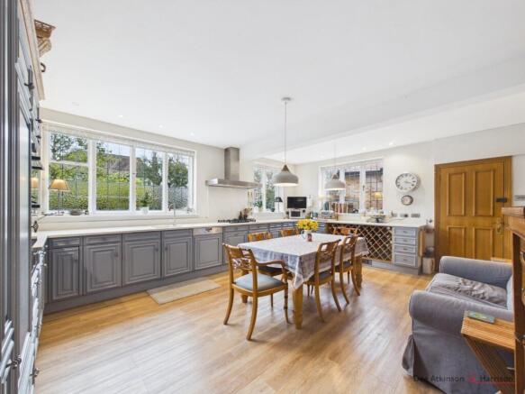 Kitchen/Breakfast Area