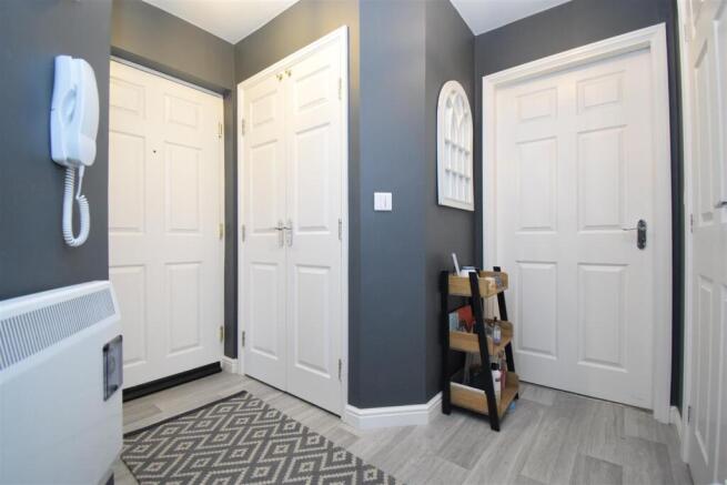 2 bed Flat to rent Image 7