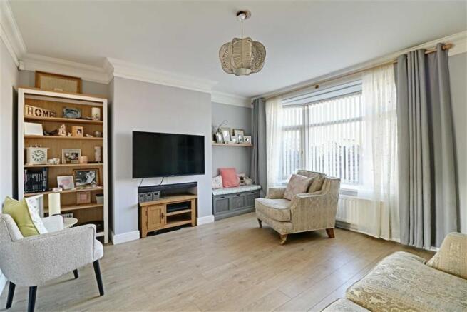 FRONT LOUNGE measuring