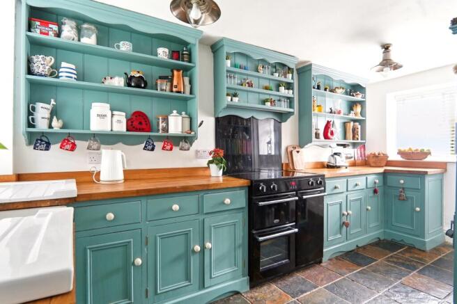 2 bed Semi-Detached for sale Image 6
