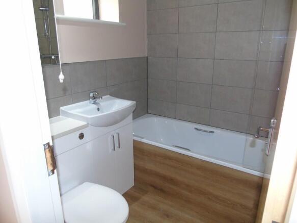 2 bed Detached to rent Image 4