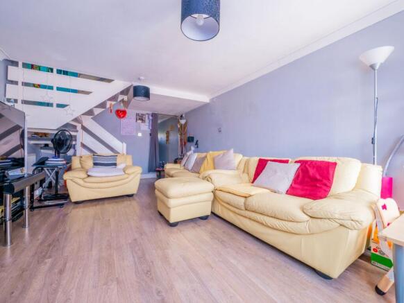 Vigerons Way, Grays, RM16 photo 4