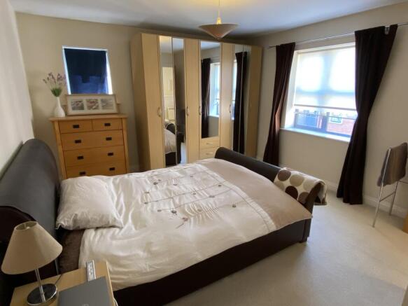 3 bed Apartment to rent Image 6