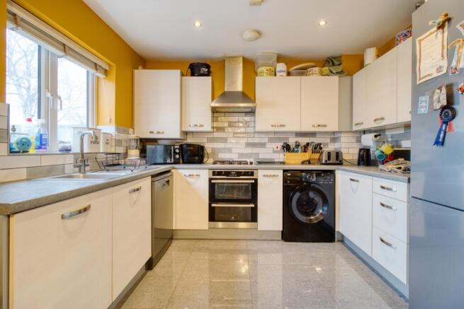 Kitchen - EweMove Swindon South