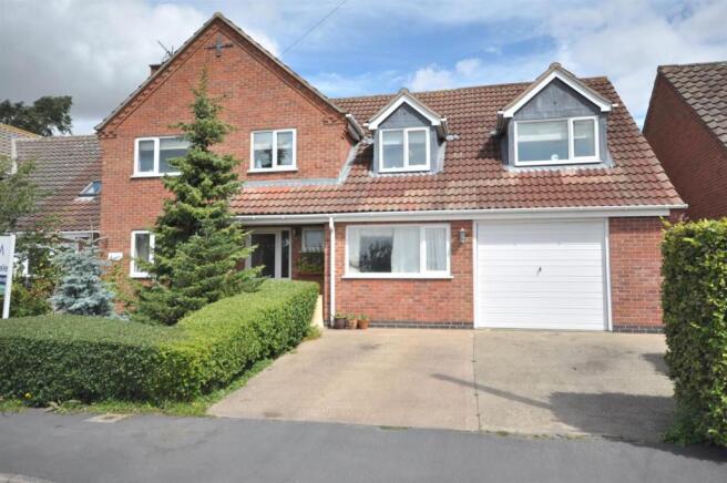 7 Castle Close.JPG