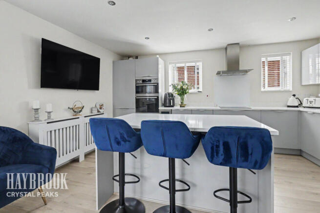 4 bed Detached for sale Image 7