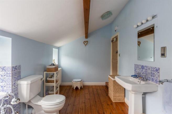 The Willows-Bathroom C.jpg