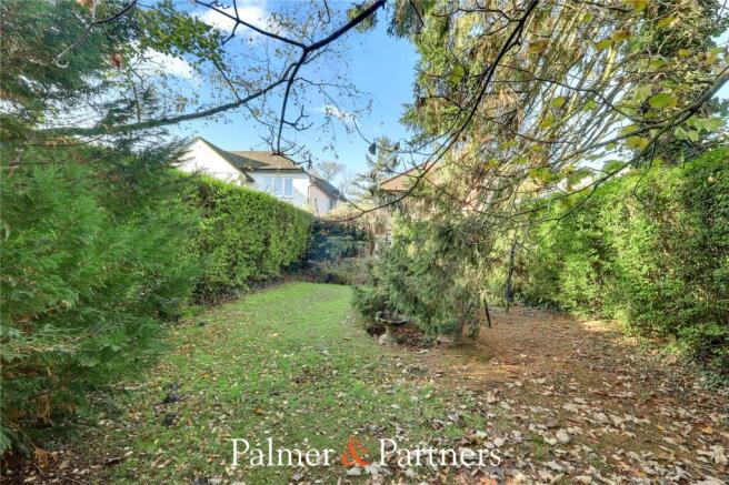 Bellhouse Lane, Pilgrims Hatch, Brentwood, Essex, CM14 photo 4