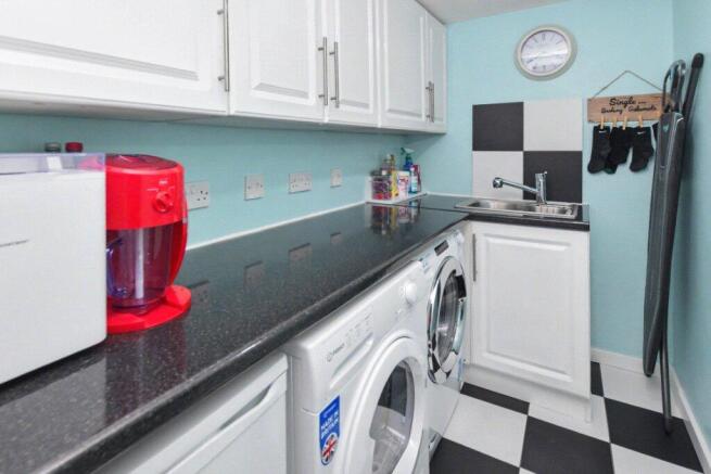 3 bed Semi-Detached for sale Image 12