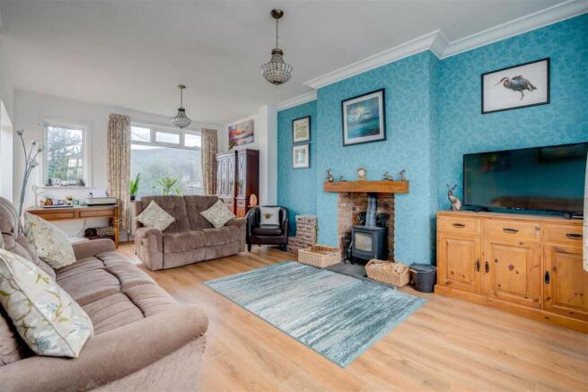 3 bed House for sale Image 4