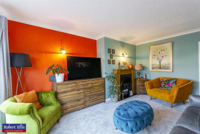 Lounge/Sitting Room