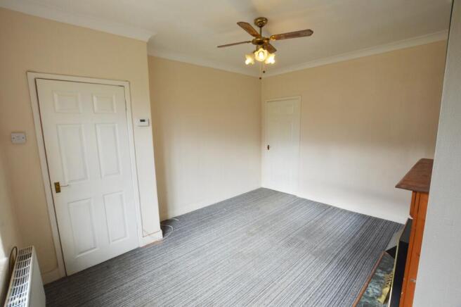2 bed Terraced to rent Image 5
