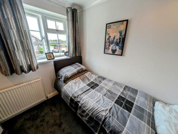 87 Dorset Way bed 3.jpg