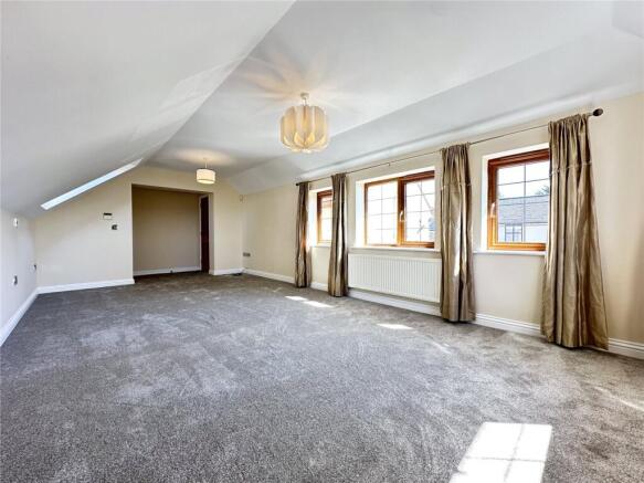4 bed Detached to rent Image 6