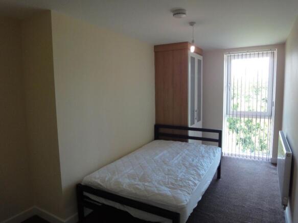 3 bed Apartment to rent Image 7