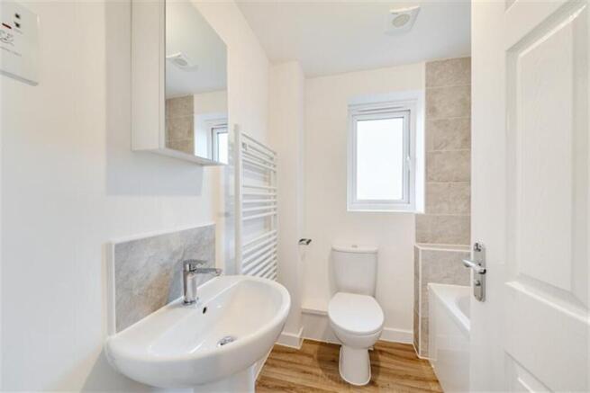 2 bed Semi-Detached to rent Image 8