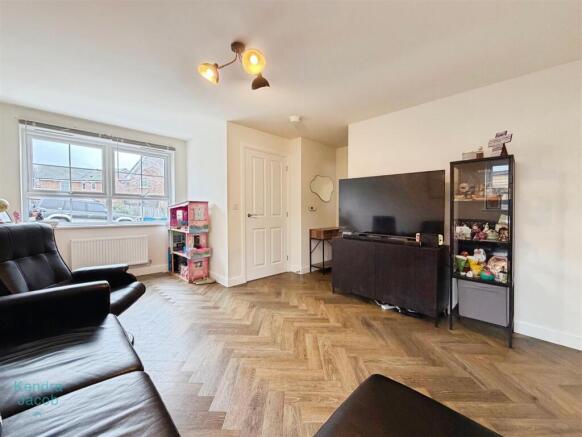 3 bed Semi-Detached for sale Image 10