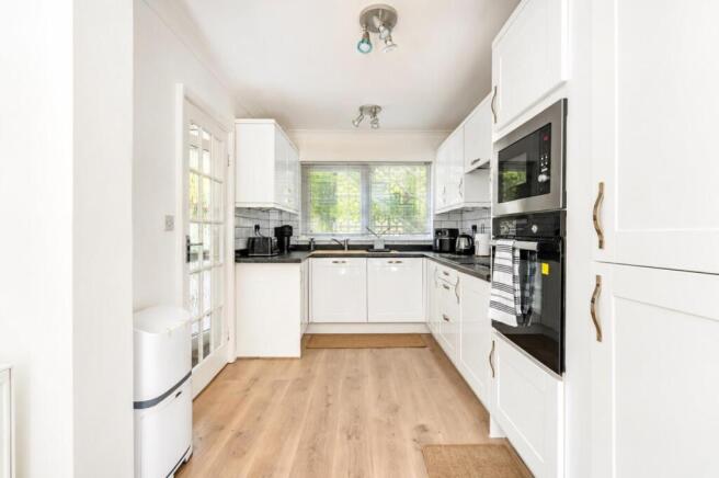 2 bed Apartment for sale Image 11