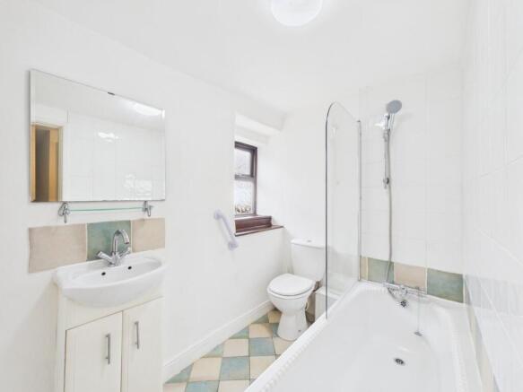 1 bed House for sale Image 12