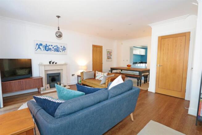 College Close, Thame photo 4