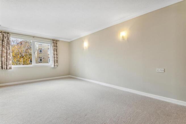 51 Home Cross House, W4 1YA-1.jpg