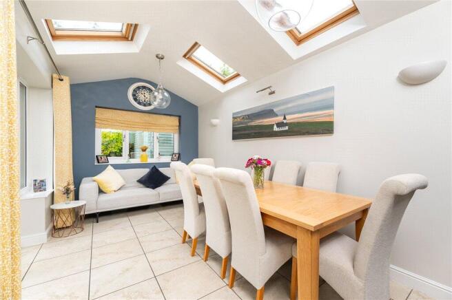 5 bed Detached for sale Image 4