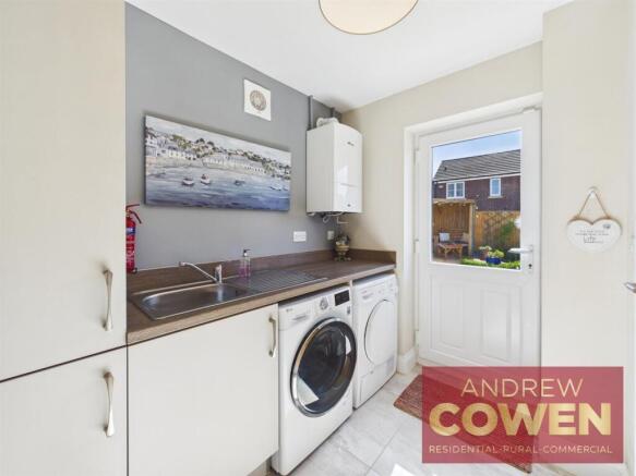 4 bed House for sale Image 11