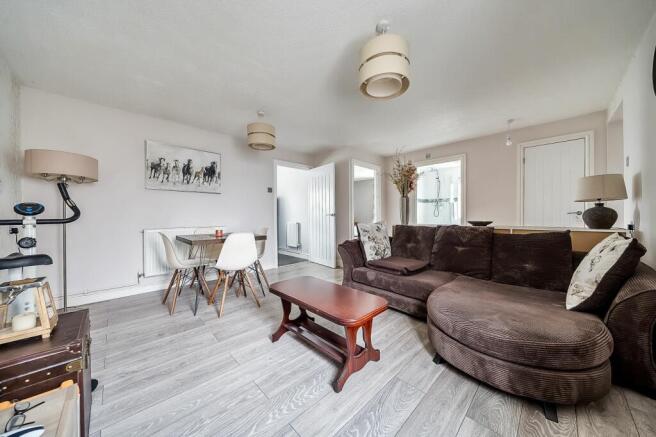 Living Room/Dining Room (2)