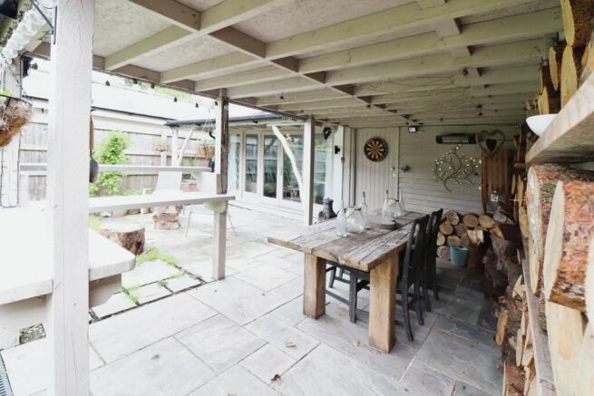 Outdoor entertaining area