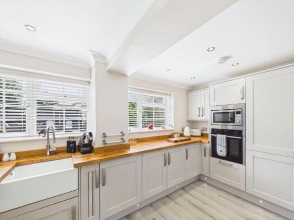 4 bed Detached for sale Image 7