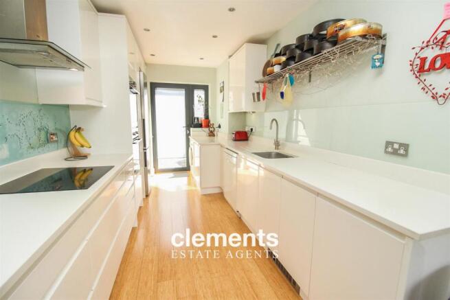 KITCHEN / DINER