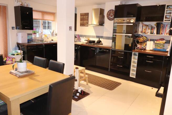KITCHEN/DINER