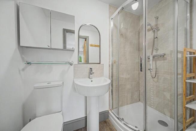 4 bed Semi-Detached for sale Image 10