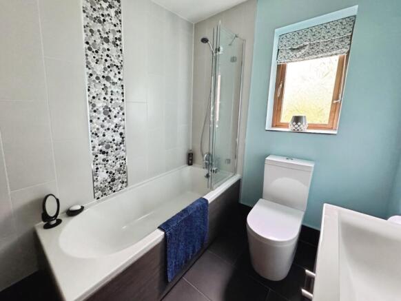 4 bed Detached for sale Image 12
