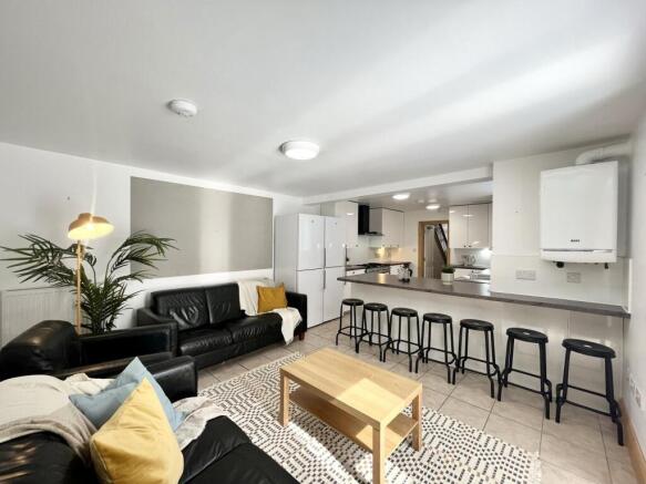 Lounge/Dining Room